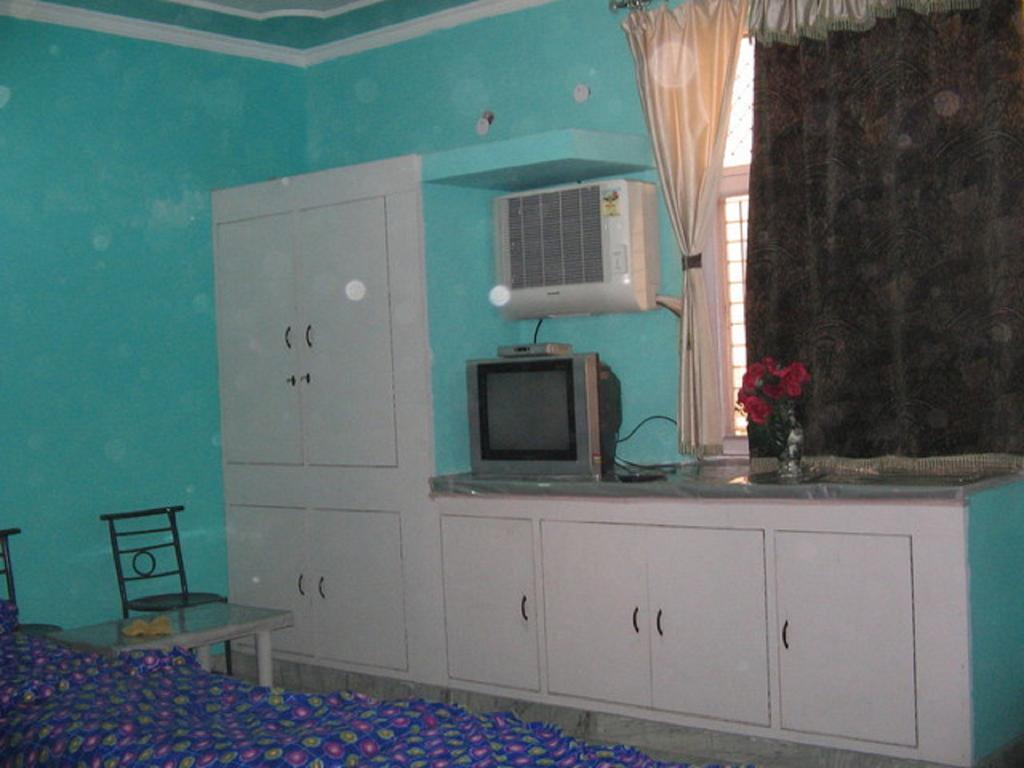 Balaji Guest House - Home Stay Большая Нойда Номер фото