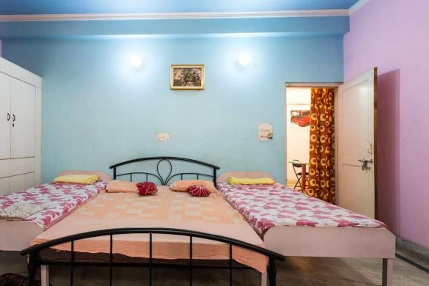 Balaji Guest House - Home Stay Большая Нойда Экстерьер фото